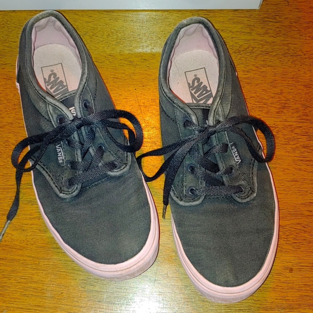 Vans Missy size 4.5 charcoal grey w pink soles